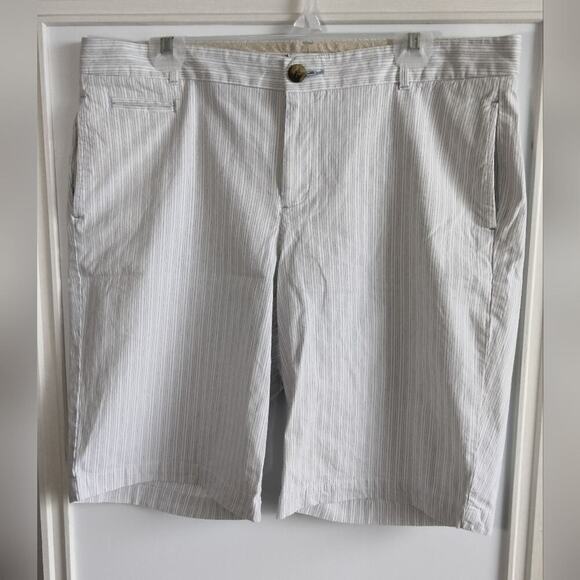 Dockers Favorite Fit Women's Short Size 14 white with Light blue /black Stripes - Picture 1 of 5